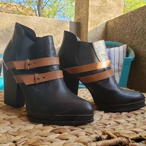 Women's size 13 Black and tan ankle boots